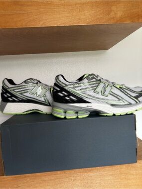 New Balance 1906R running shoes. Unisex. M 9/ W 10.5